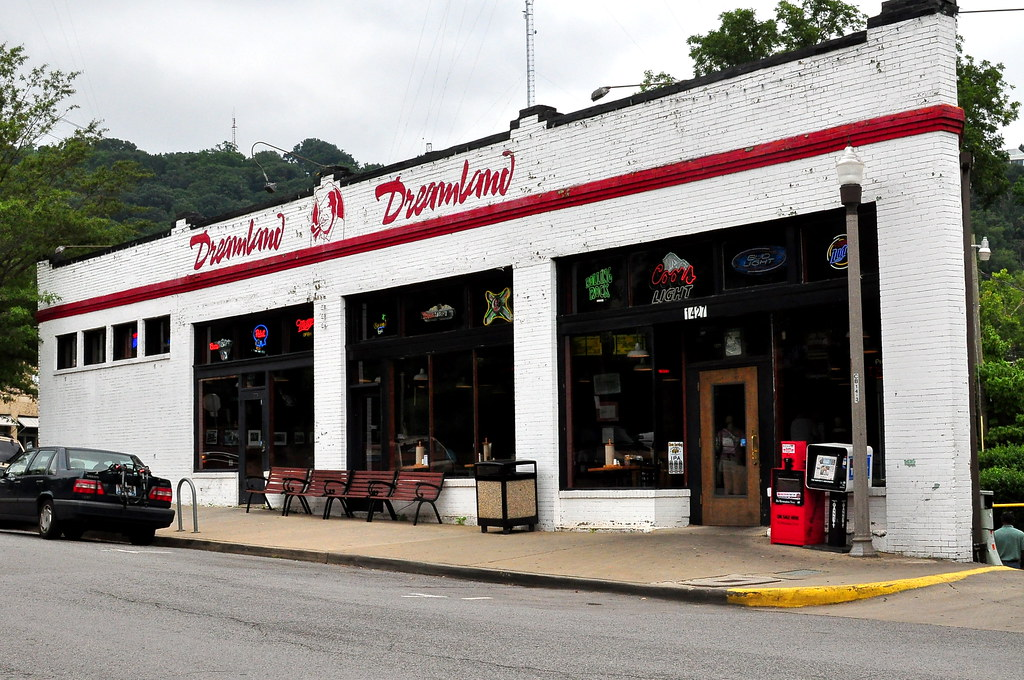 If you're a barbecue enthusiast looking for a classic Southern BBQ experience, look no further than Dreamland BBQ in Birmingham, AL. Since its founding in Tuscaloosa, AL over 60 years ago, Dreamland has become a staple of the Alabama barbecue scene.