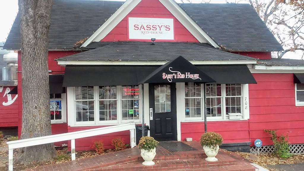 If you're looking for a casual spot to enjoy some delicious barbecue with a lively sports-bar vibe, look no further than Sassy's Red House in Fayetteville, Arkansas. This popular joint is known for serving up mouth-watering BBQ classics such as fall-off-the-bone ribs, juicy brisket, and tender pulled pork.